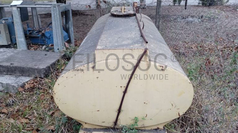 Tanque metálico de água