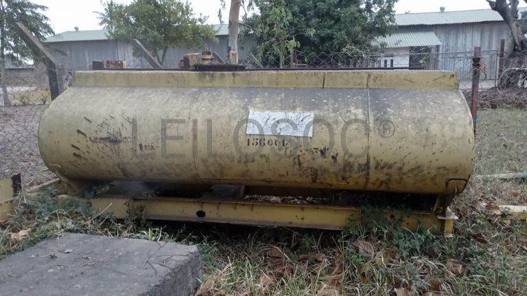 Tanque metálico de água