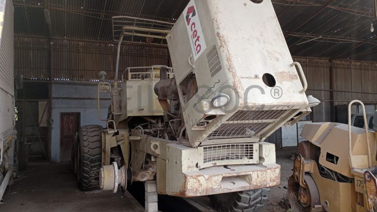 Escavadeira - Komatsu/S6D105