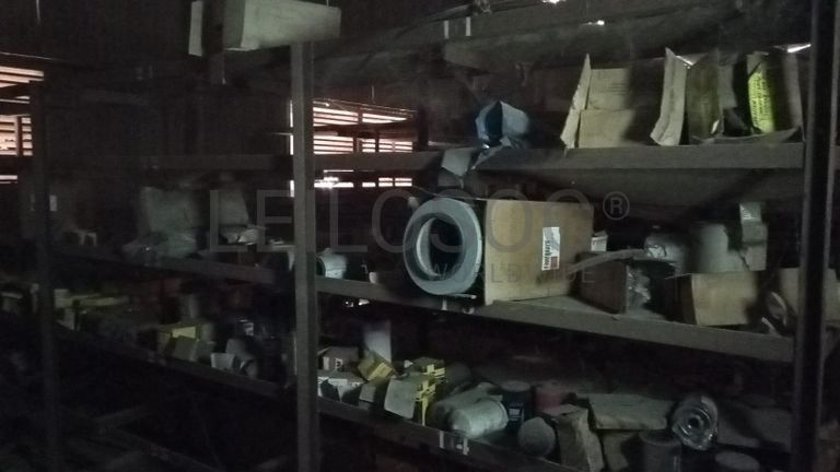 Prateleiras metálicas