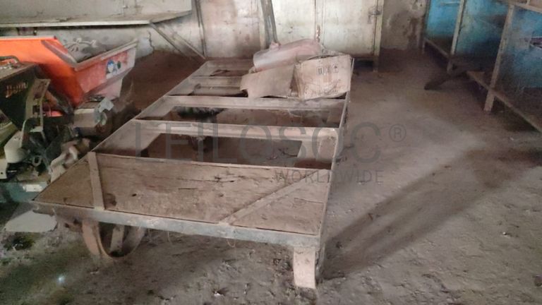 Carinho de mão metálico