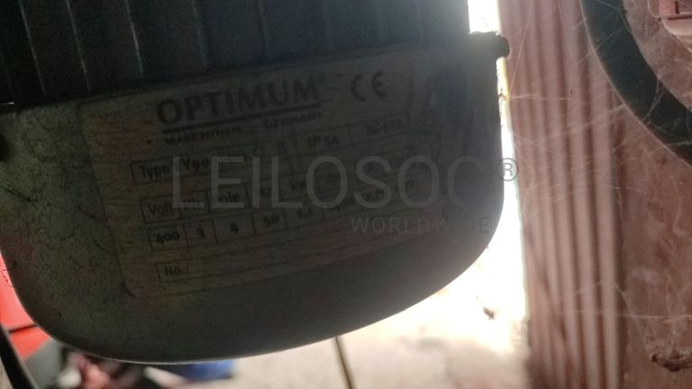 Máquina furadeira para abertura de roscas