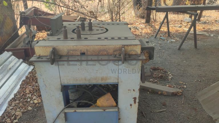 Máquina elétrica para dobrar ferros