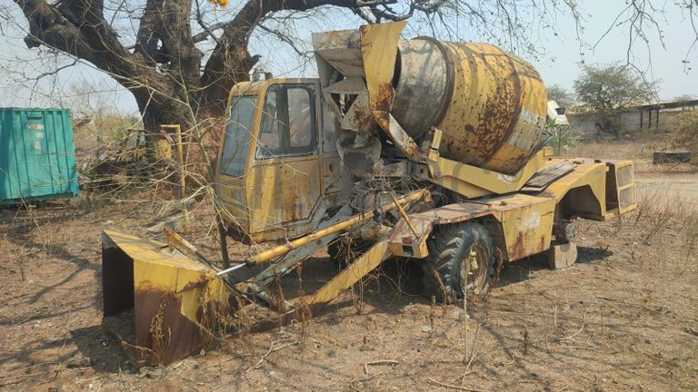 Maquina de misturar cimento.