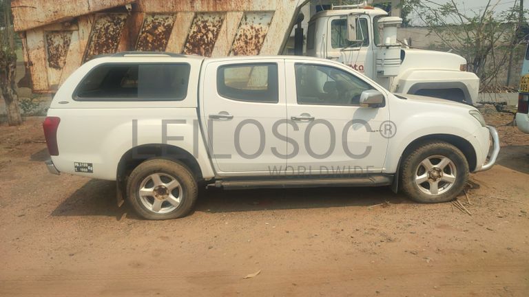 viatura de marca IZUZU