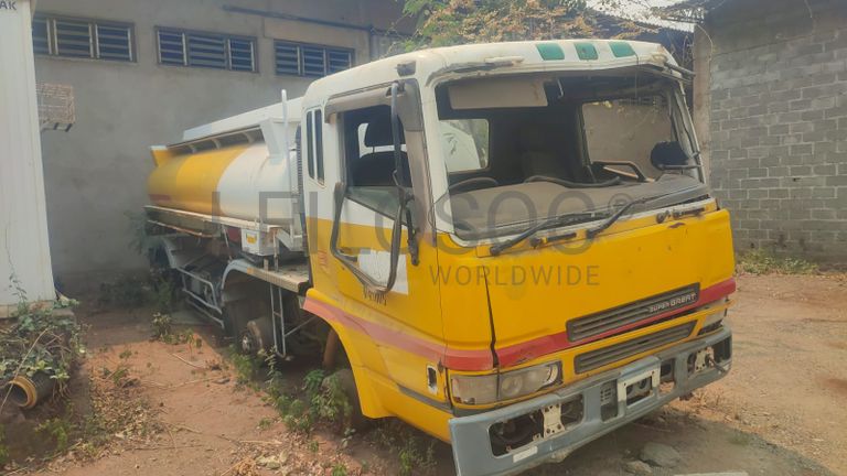 Camião cisterna pipa