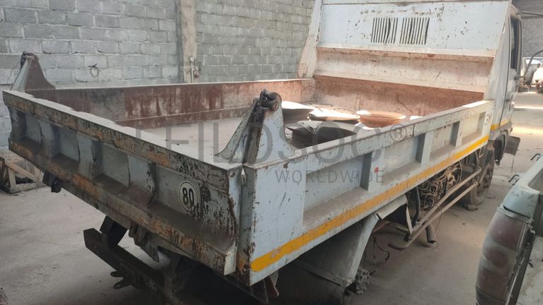 Camioneta basculante Hino