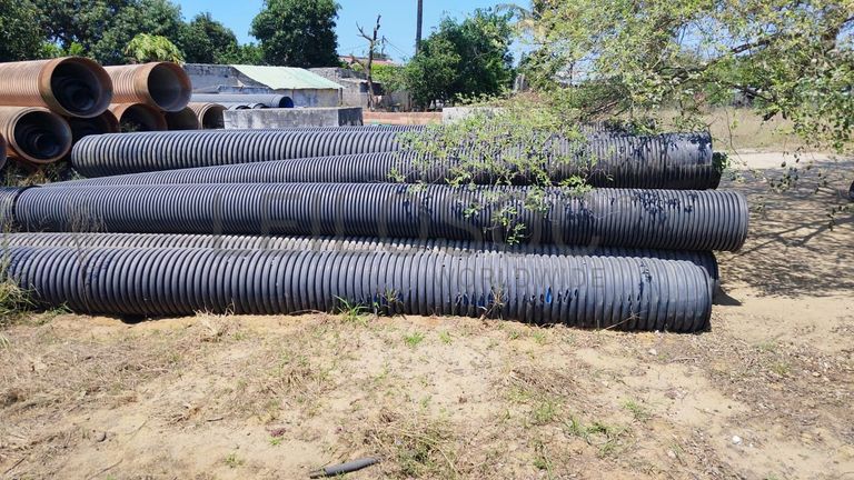 Tubos médios de saneamento