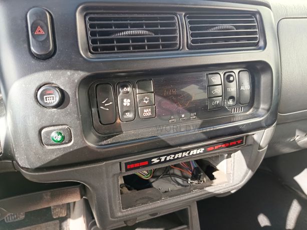 Mitsubishi L200 Strakar · Ano 2005