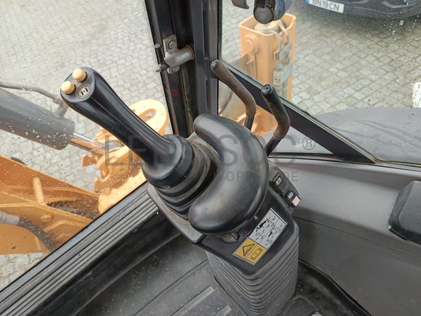 Retroescavadora Case 580 ST · Ano 2015