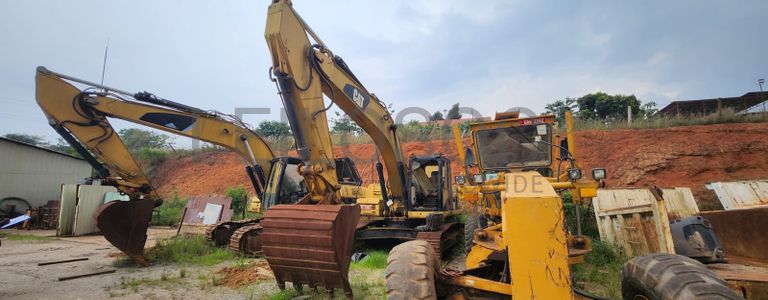 CATERPILLAR 25T Crawler Excavator with Spare Parts