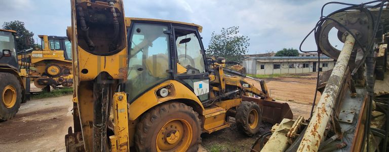 CATERPILLAR Backhoe Loader