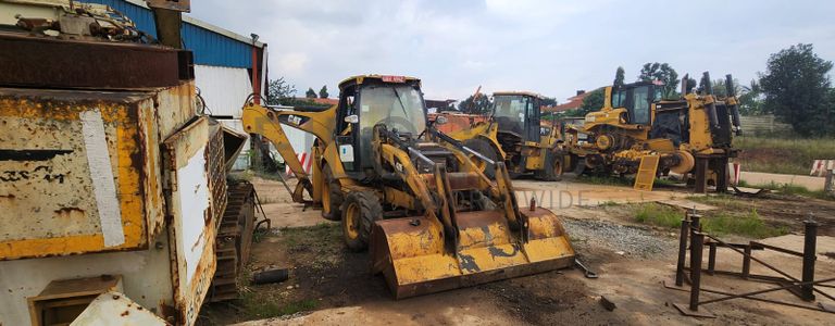 CATERPILLAR Backhoe Loader