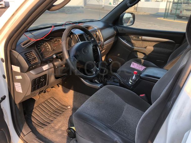 Voiture TOYOTA Prado