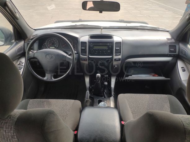 Voiture TOYOTA Prado