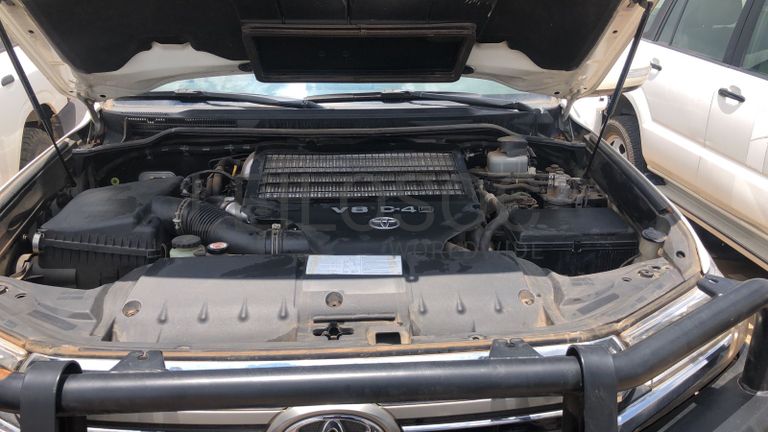 Voiture TOYOTA LC 200