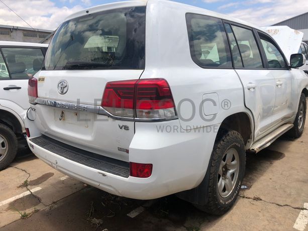 Voiture TOYOTA LC 200