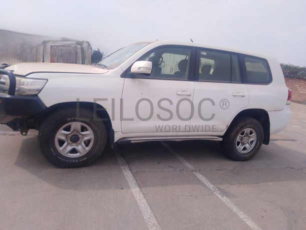 Voiture TOYOTA LC 200