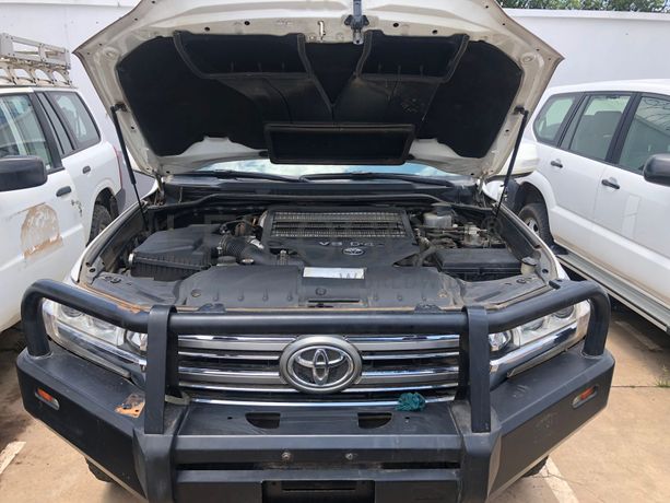 Voiture TOYOTA LC 200