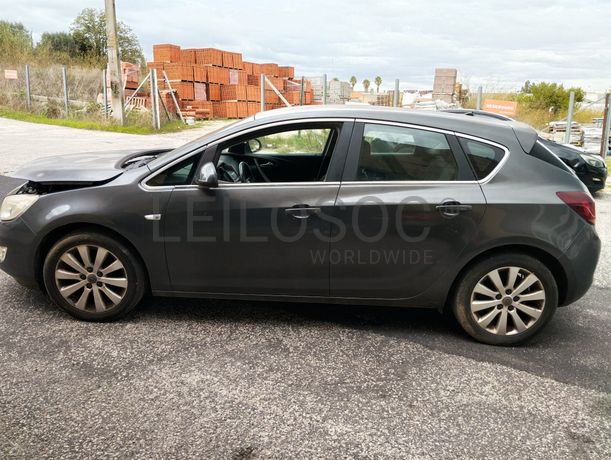 Opel Astra · Ano 2010