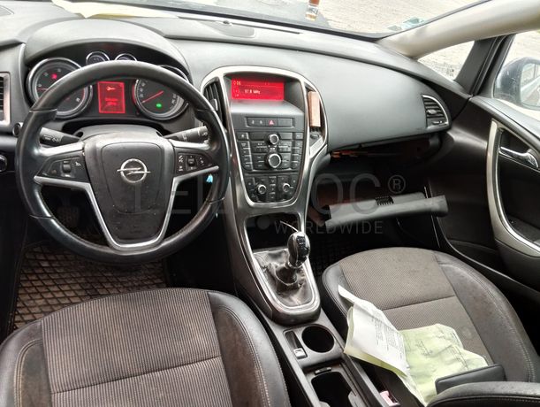 Opel Astra · Ano 2010