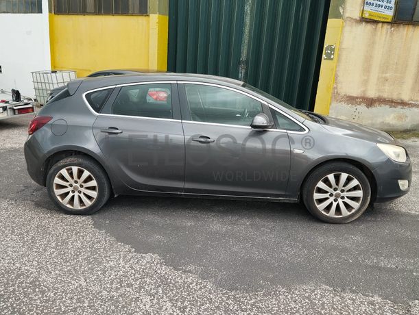 Opel Astra · Ano 2010