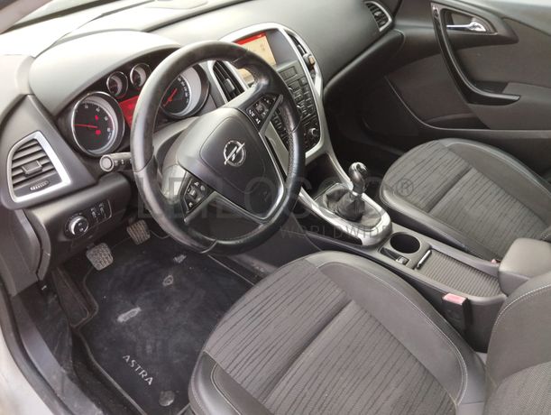 Opel Astra · Ano 2016