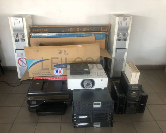 Divers équipements électroniques et de bureau