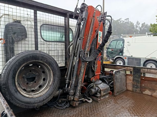 Nissan Cabstar 35.13 Com Grua · Ano 2004