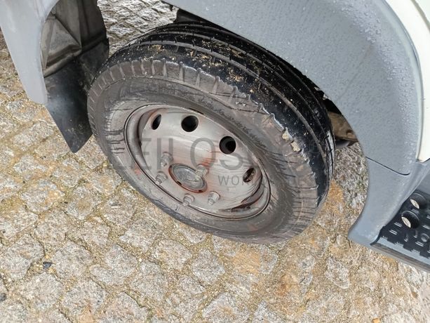 Nissan Cabstar 35.13 Com Grua · Ano 2004