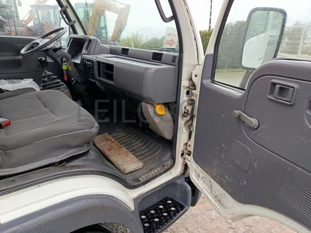 Nissan Cabstar 35.13 Com Grua · Ano 2004