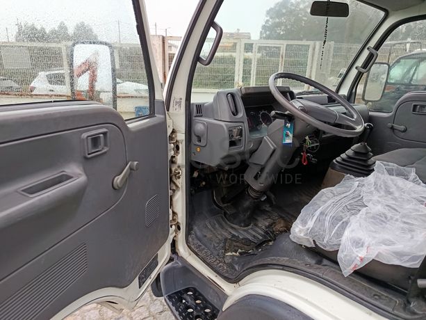 Nissan Cabstar 35.13 Com Grua · Ano 2004