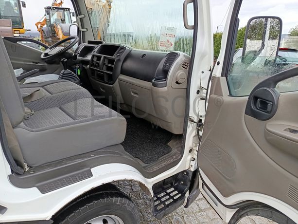 Nissan Cabstar 35.13 Com Grua · Ano 2010