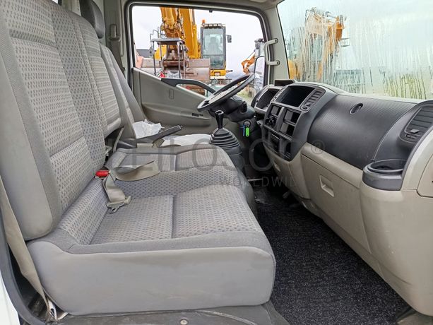 Nissan Cabstar 35.13 Com Grua · Ano 2010