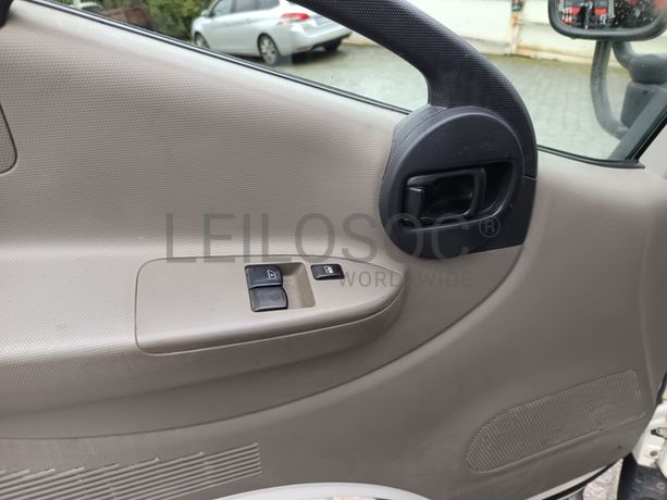 Nissan Cabstar 35.13 Com Grua · Ano 2010