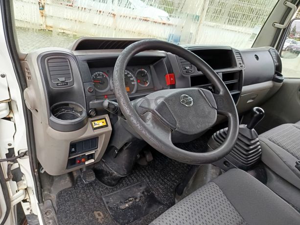 Nissan Cabstar 35.13 Com Grua · Ano 2010