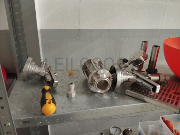 Mangueiras · Válvulas · Manómetros · Bomba Submersível · Estantes · Frigorífico · Tubagens