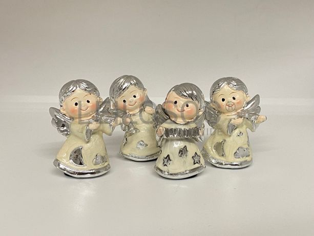 Conjunto de quatro anjos com instrumentos musicais