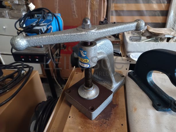 Máquinas de Cravar Molas