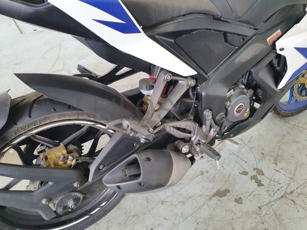 Bajaj Pulsar RS200