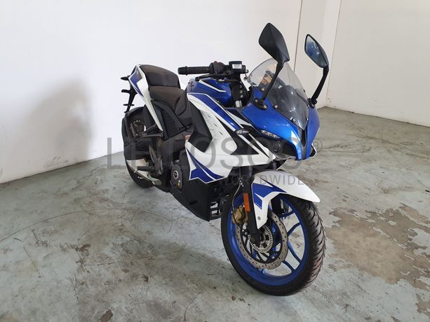 Bajaj Pulsar RS200