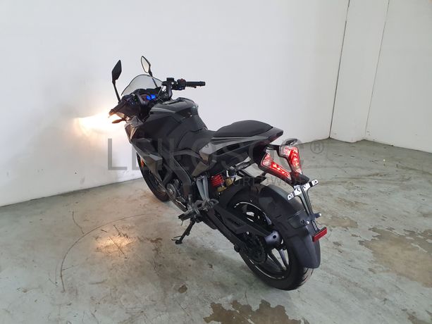 Bajaj Pulsar RS200