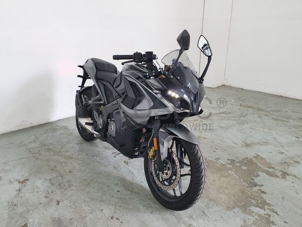 Bajaj Pulsar RS200