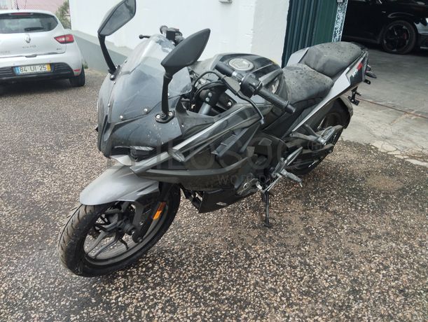 Bajaj Pulsar RS 200
