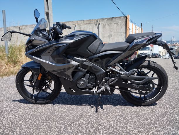 Bajaj Pulsar RS 200