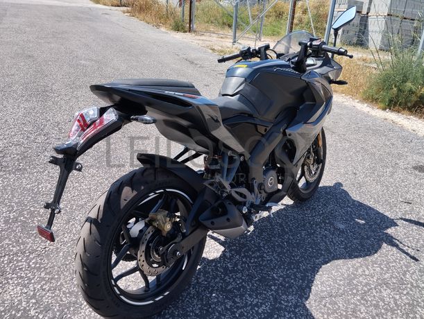 Bajaj Pulsar RS 200