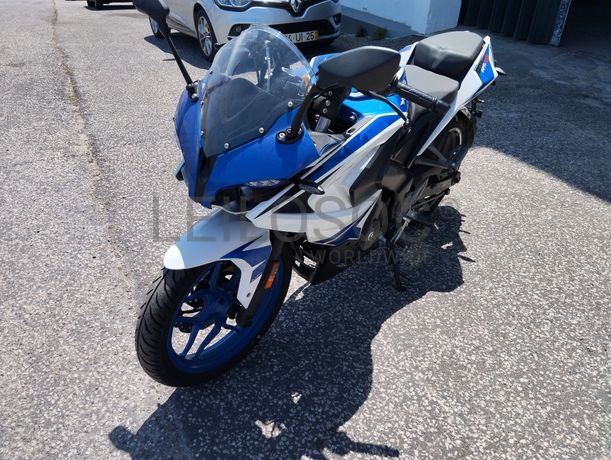 Bajaj Pulsar RS 200