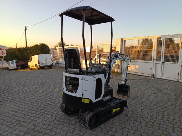 Mini Giratória Colt · Ano 2024