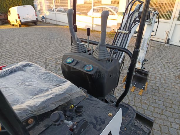 Mini Giratória Colt · Ano 2024