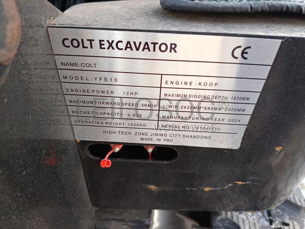 Mini Giratória Colt · Ano 2024